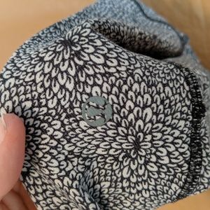 lululemon athletica Pants - Lululemon b&w floral leggings lululemon athletica Pants - Lululemon b&w floral leggings